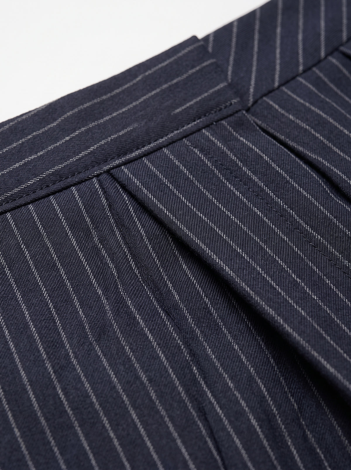 AURA - pantalones informales minimalistas a rayas plisadas