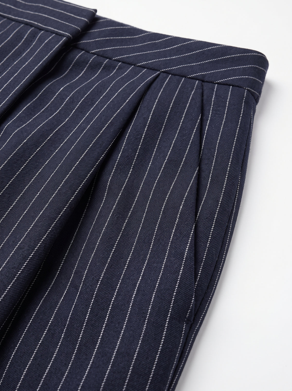 AURA - pantalones informales minimalistas a rayas plisadas